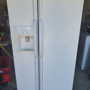 MAYTAG REFRIGERATOR